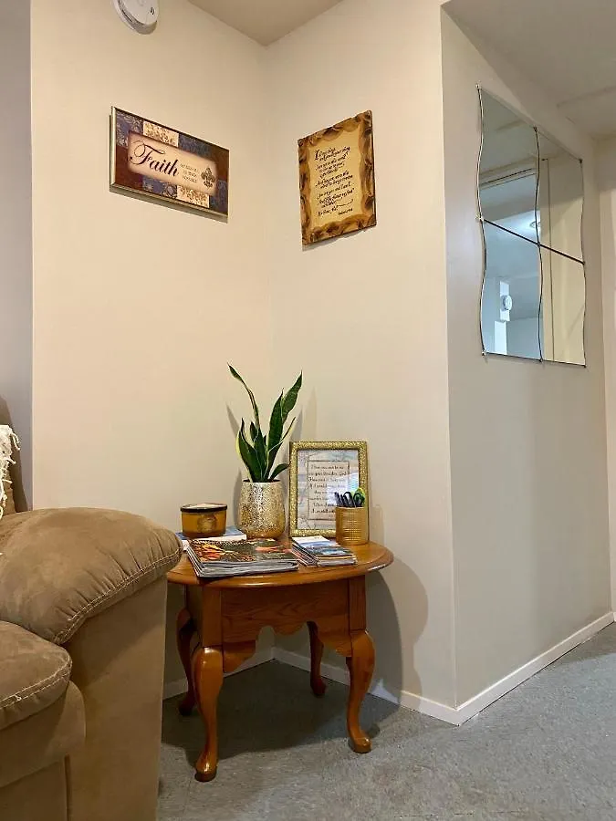 Tiny Private Room Seattle Homestay