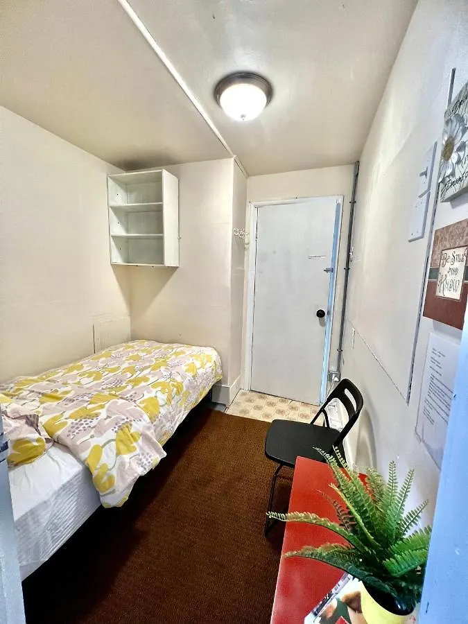 Tiny Private Room Seattle Homestay
