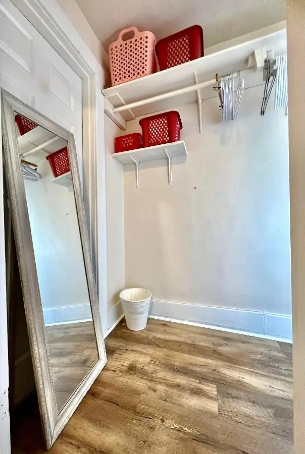 Tiny Private Room Seattle Homestay