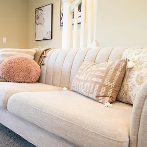 Exquisite Townhome With Spacious Loft And Gourmet Kitchen Seattle